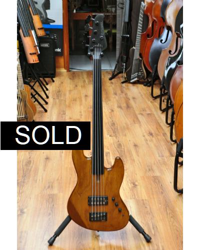 Moses Graphite Custom Fretless 5
